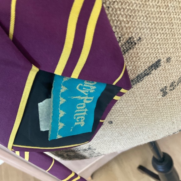 Harry Potter Silk Adult Gryffindor Tie purple yellow stripe - Picture 4 of 11
